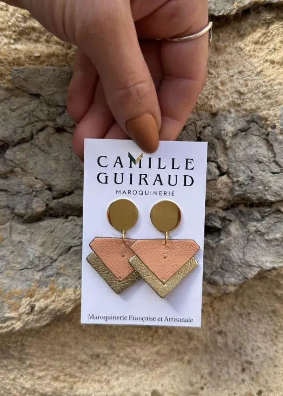 Camille Guiraud Suzanne boucles d'oreilles rose pastel doré cuir