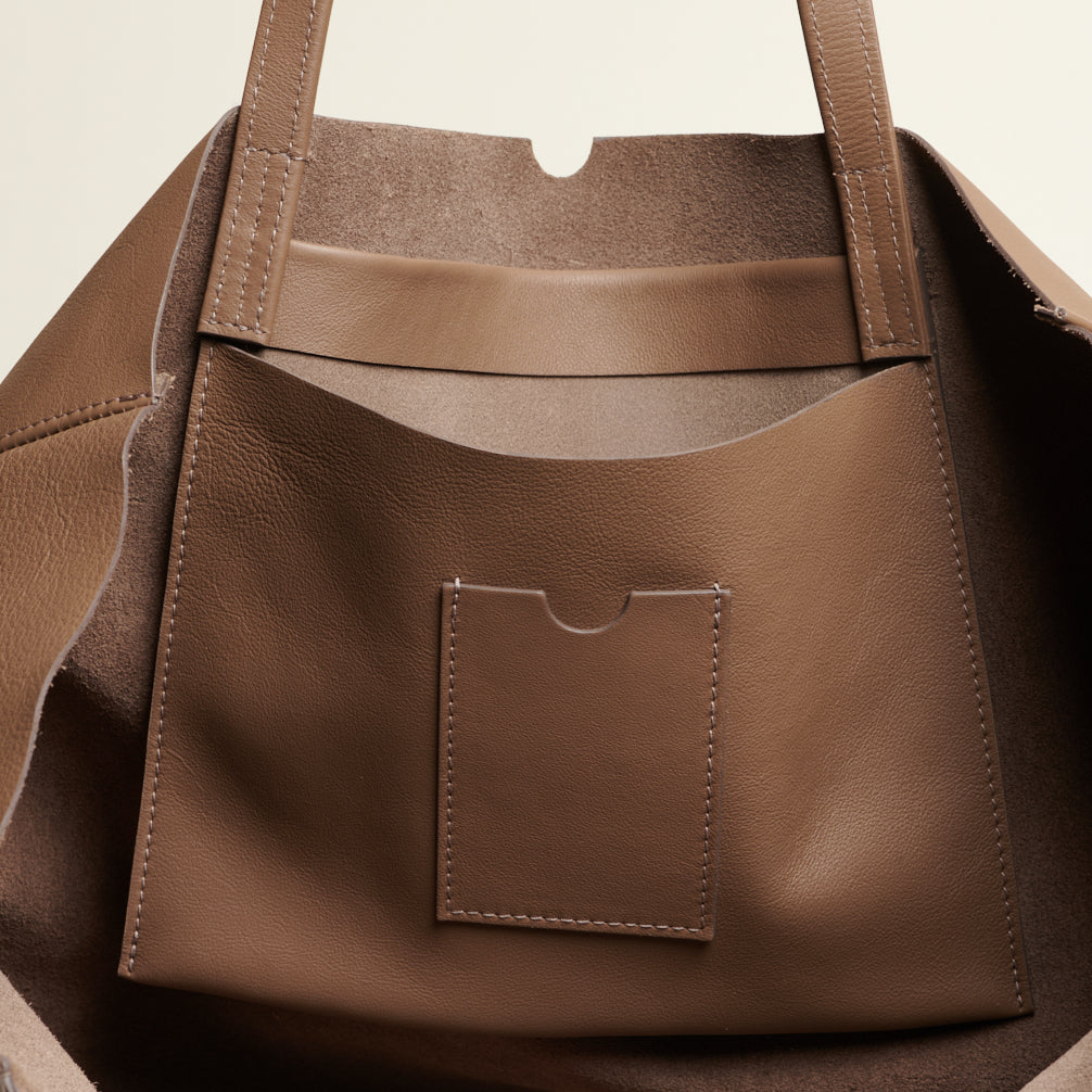 Idoine Soie de Cuir Taupe cabas cuir veau sans initiales