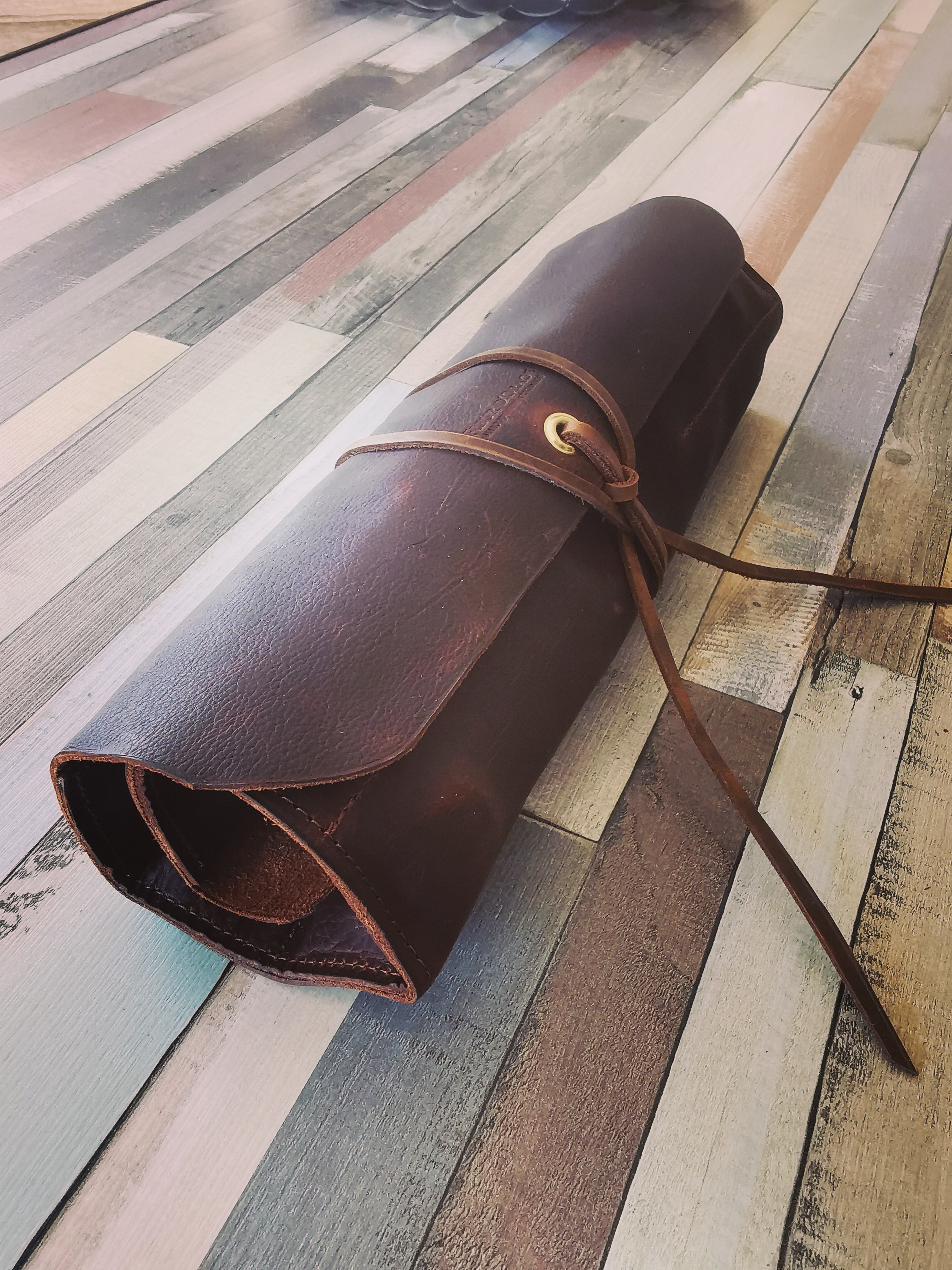 Fleur d’Orage Pochette à outils cuir marron orangé 12 cases