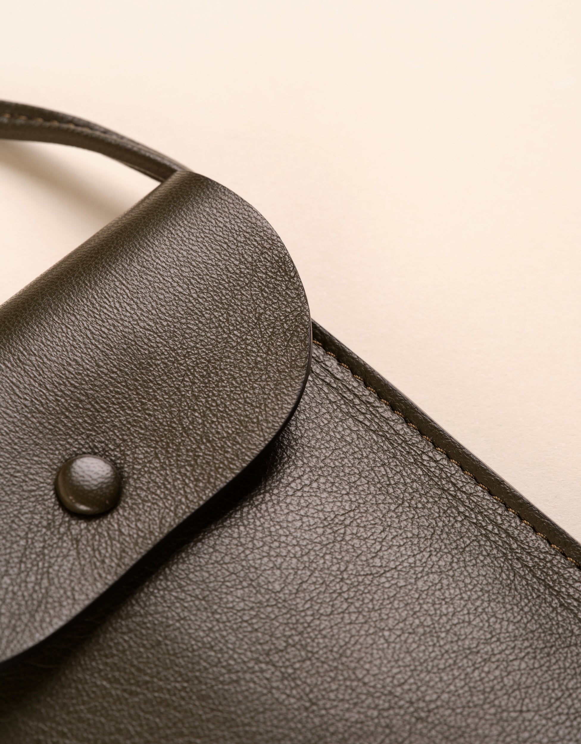 Idoine Pochette smartphone cuir kaki sans initiales