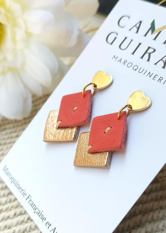 Camille Guiraud Boucles coeur corail rose métallisé cuir