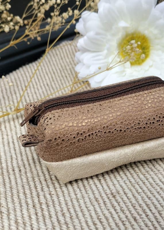 Camille Guiraud Baby-trousse nude doré beige cuir alcantara