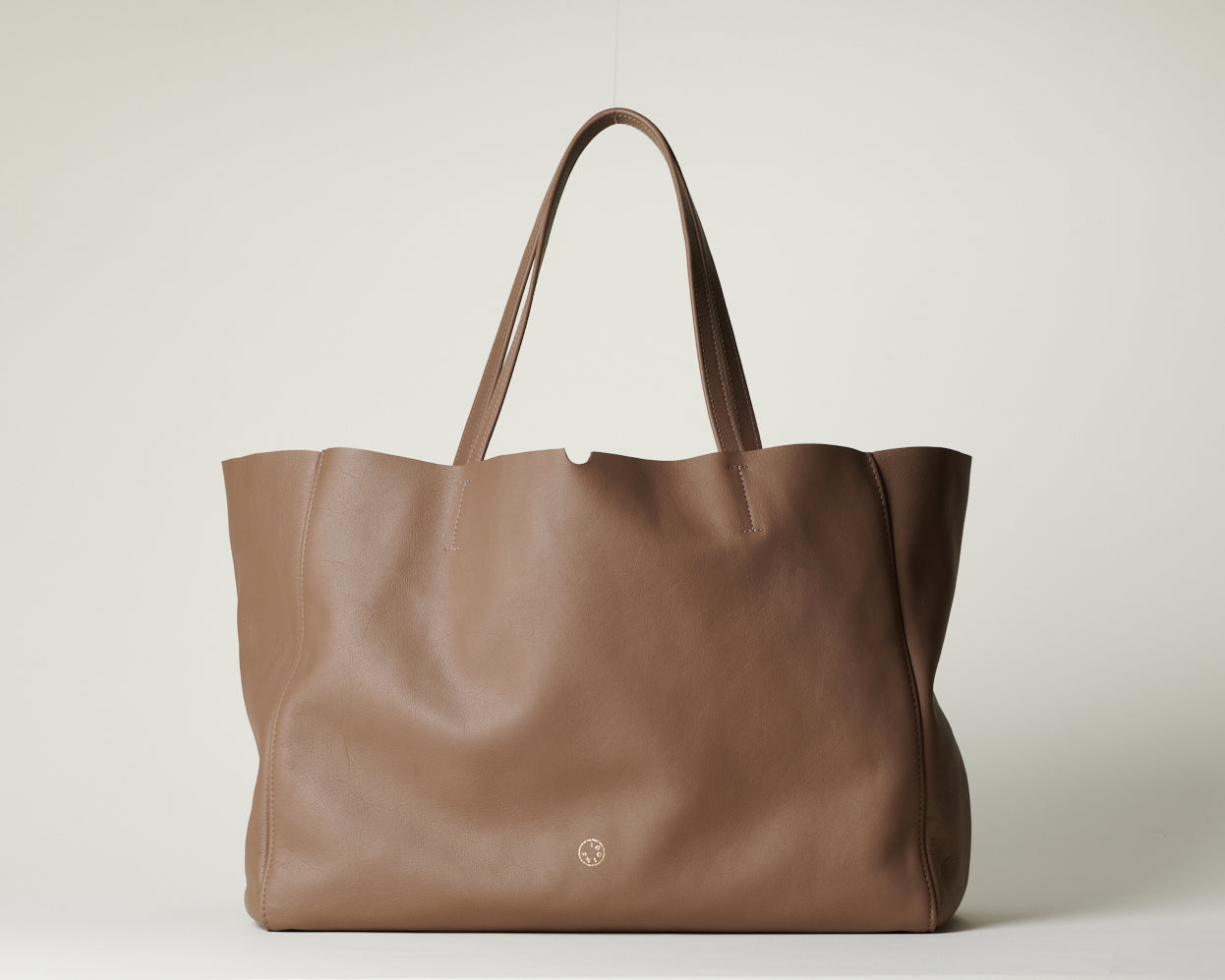 Idoine Soie de Cuir Taupe cabas cuir veau sans initiales