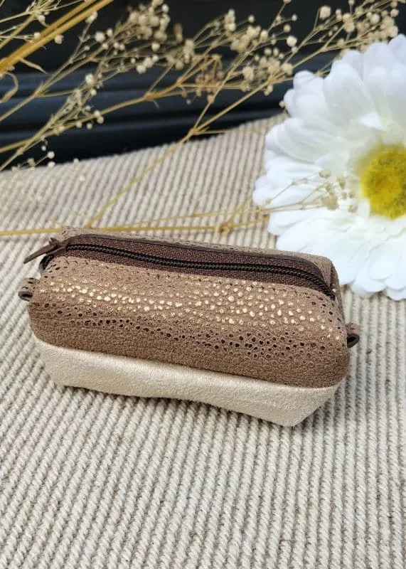Camille Guiraud Baby-trousse nude doré beige cuir alcantara