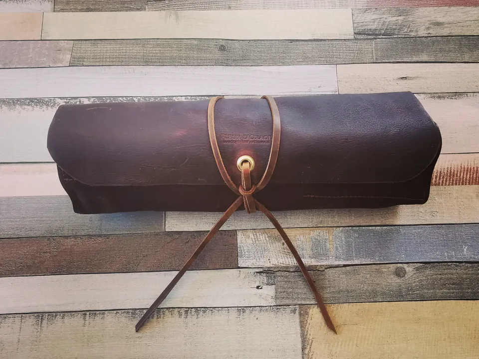 Fleur d’Orage Pochette à outils cuir marron orangé 12 cases
