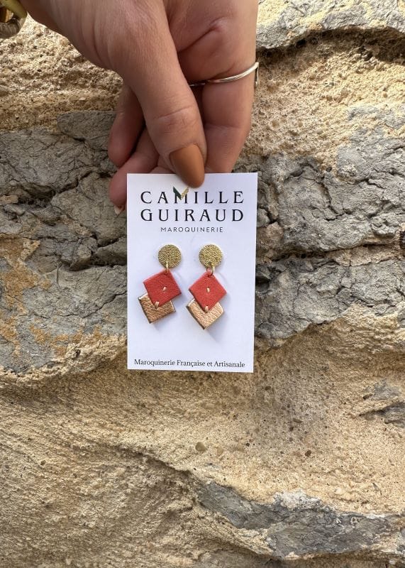 Camille Guiraud Boucles rondes corail doré cuir véritable