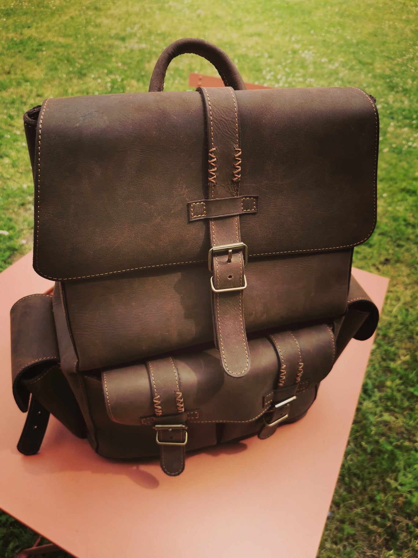 Fleur d’Orage L’Explorateur sac à dos cuir nubuck patiné