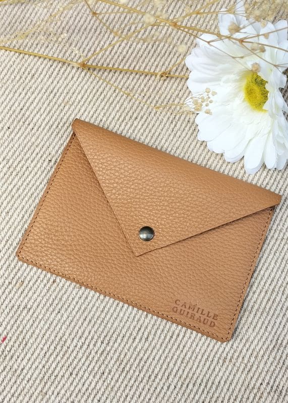 Camille Guiraud Enveloppe Camel Grainé porte-carte grise cuir