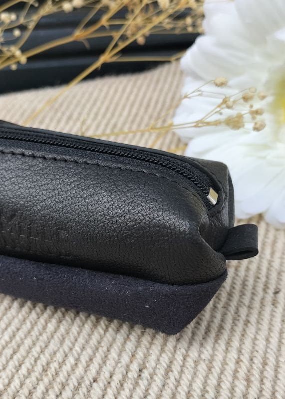 Camille Guiraud Baby-trousse cuir noir alcantara trousse