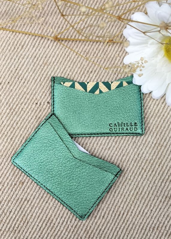 Camille Guiraud Porte-cartes simple vert métallisé cuir chèvre