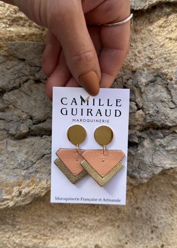 Camille Guiraud Suzanne boucles d'oreilles rose pastel doré cuir