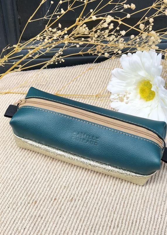 Camille Guiraud trousse bleu canard doré cuir bi-matière