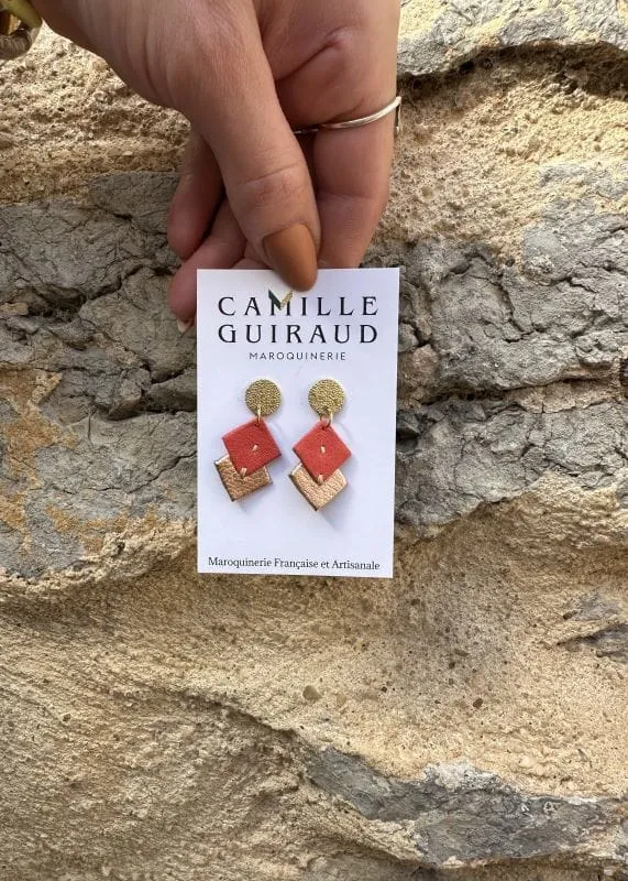 Camille Guiraud Boucles rondes corail doré cuir véritable