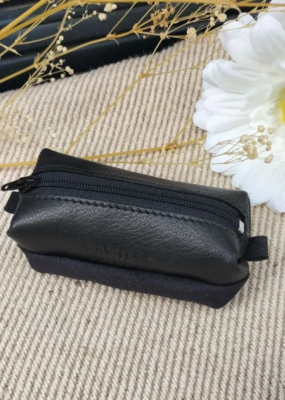 Camille Guiraud Baby-trousse cuir noir alcantara trousse