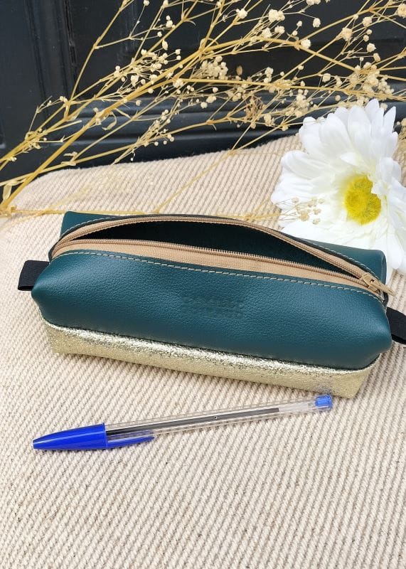 Camille Guiraud trousse bleu canard doré cuir bi-matière
