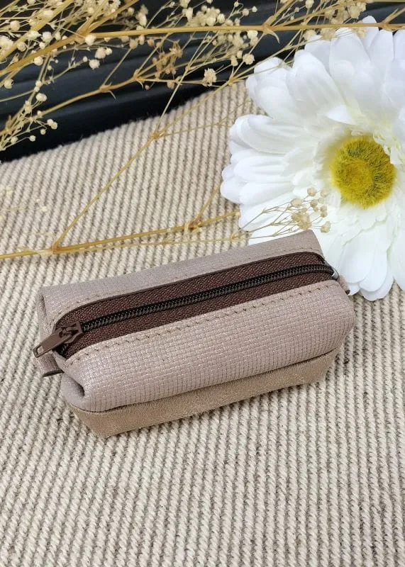 Camille Guiraud Baby-trousse beige carreau paillettes cuir tissu