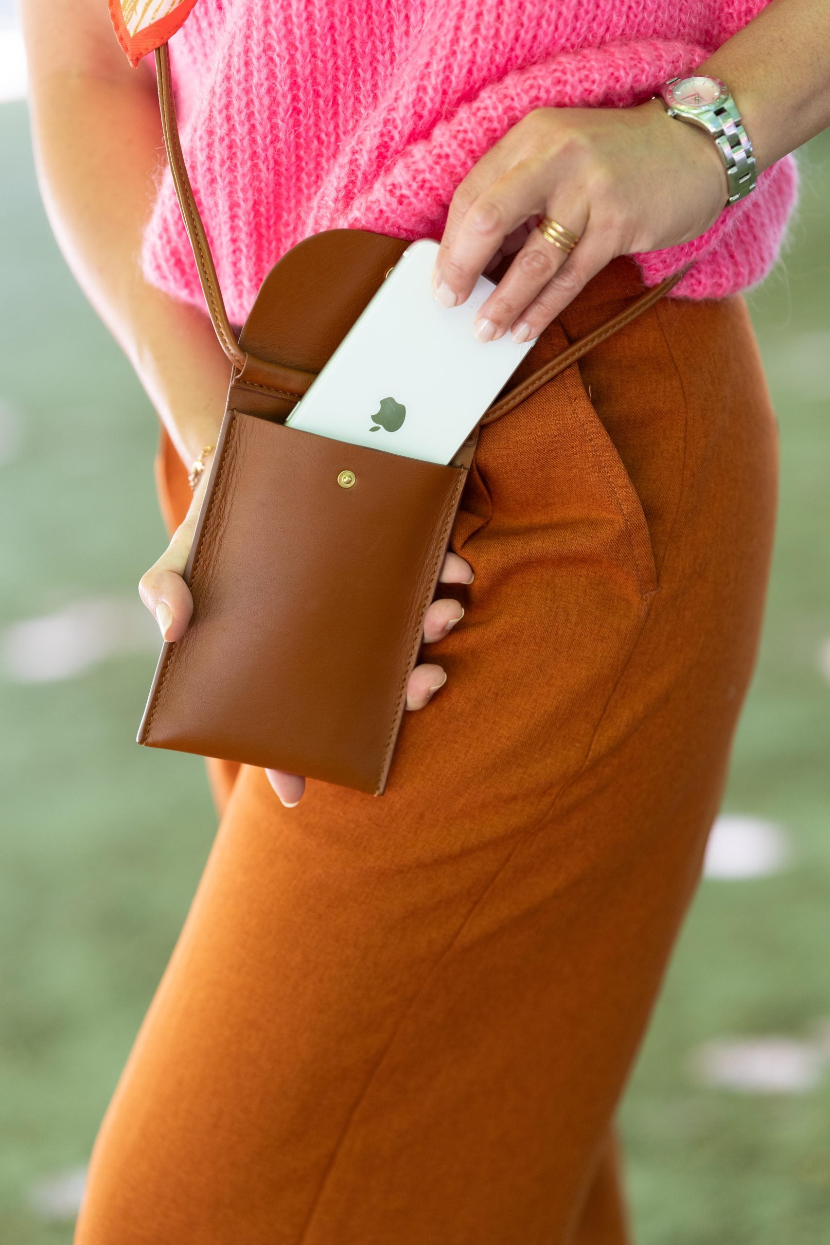Idoine Cognac pochette smartphone cuir agneau sans initiales
