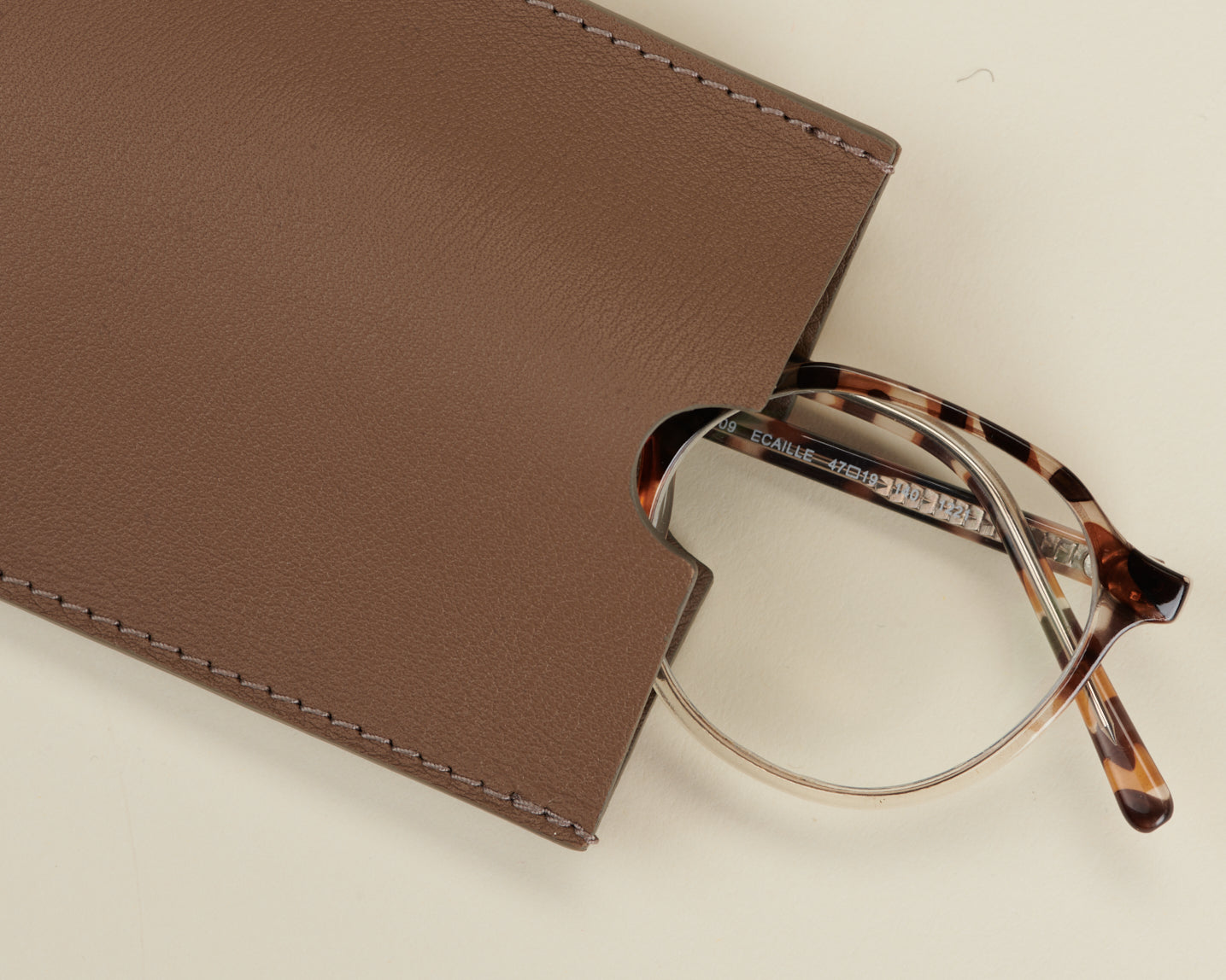 Idoine Étuis à lunettes Taupe étui lunettes cuir véritable