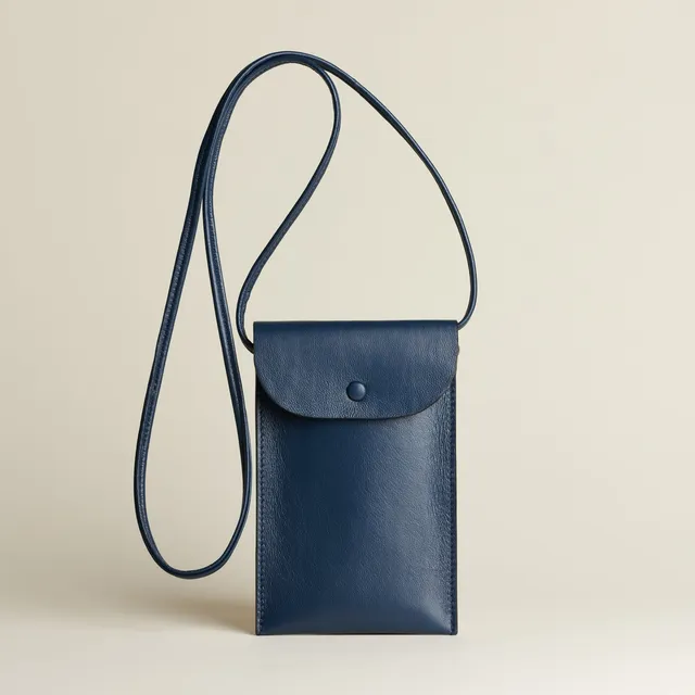 Idoine Bleu Nuit pochette smartphone cuir agneau sans initiales