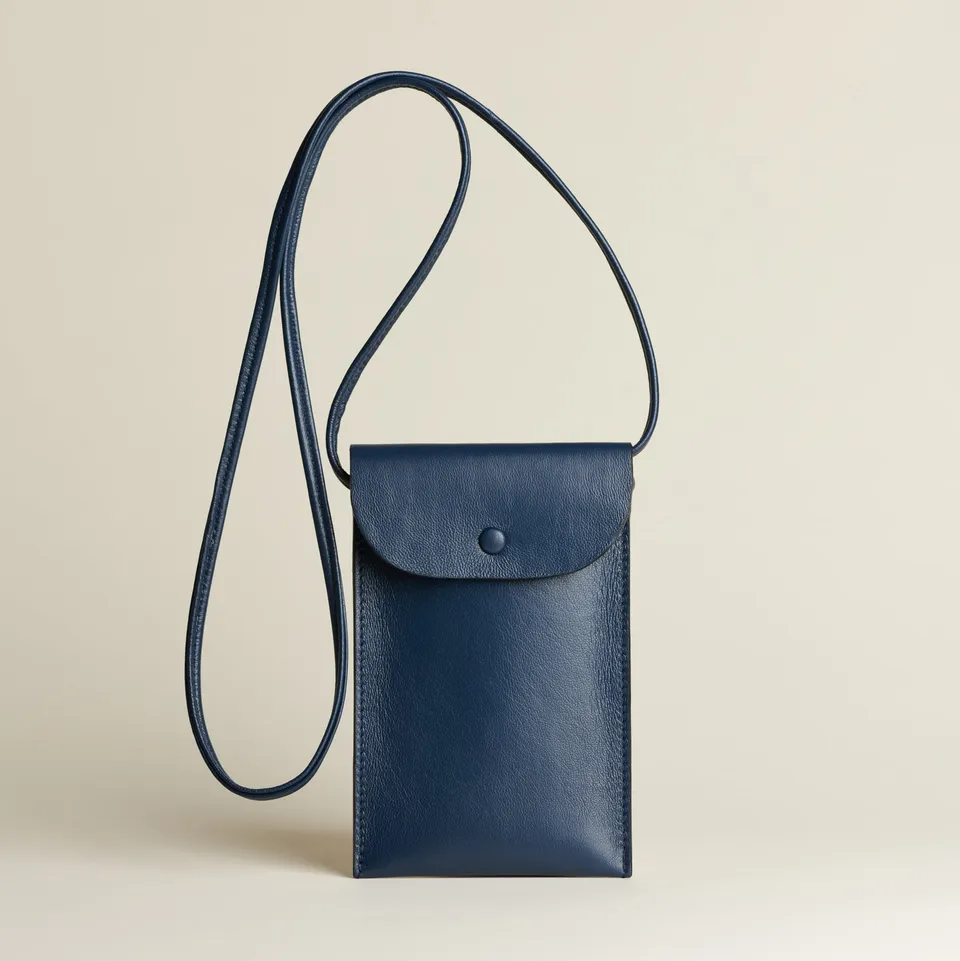 Idoine Bleu Nuit pochette smartphone cuir agneau sans initiales