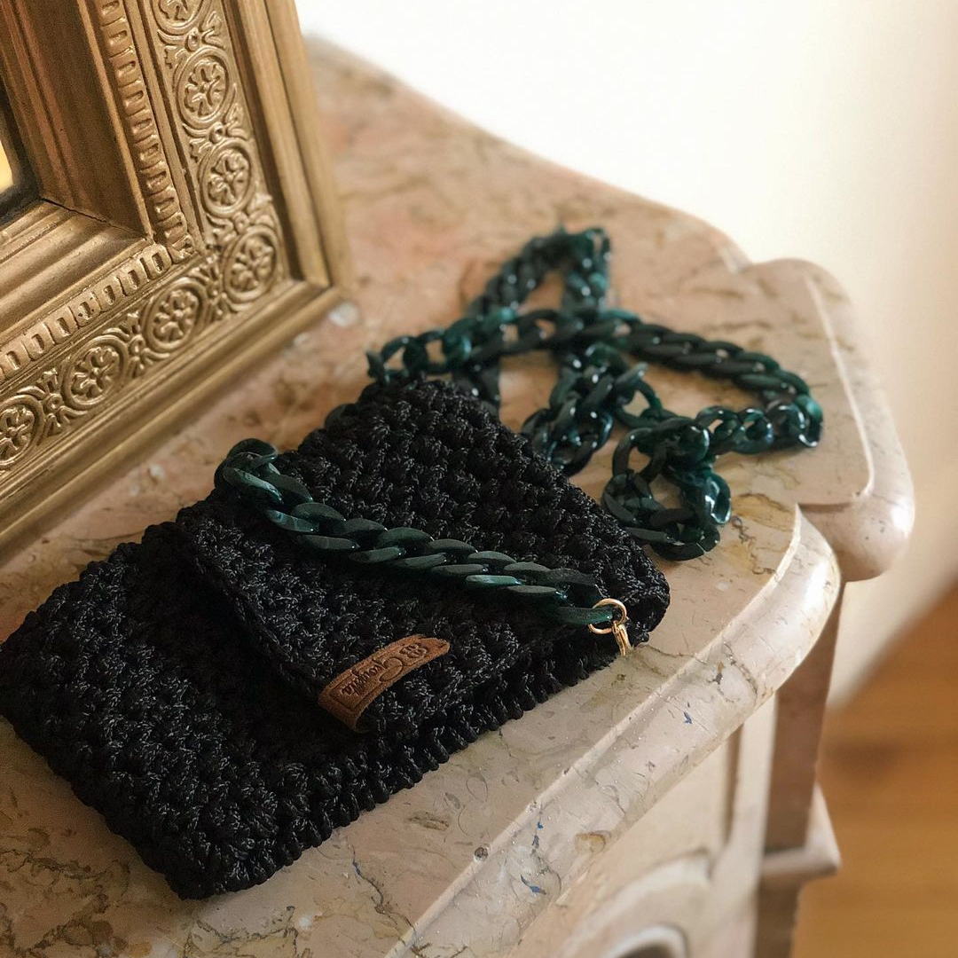 Georgetta Béryl pochette smartphone noir chaîne