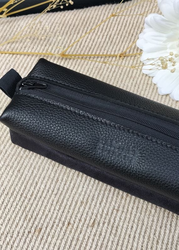 Camille Guiraud Accessoires trousse grainé noir doré alcantara