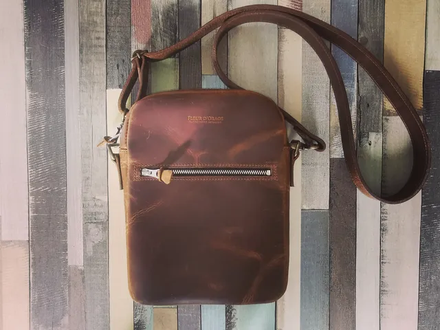 Fleur d’Orage Sacoche Vintage cuir marron orangé téléphone