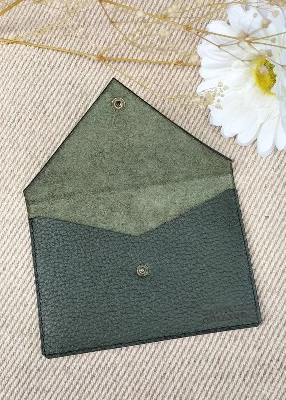 Camille Guiraud Porte-carte grise enveloppe vert kaki cuir