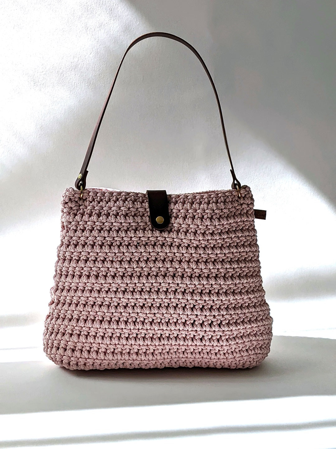 Georgetta Lucie cabas crochet rose poudré lanière cuir