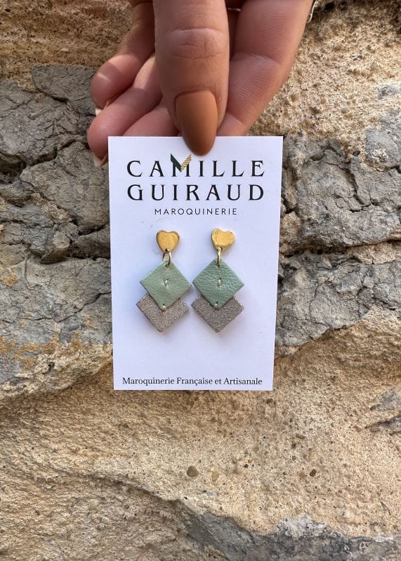 Camille Guiraud Boucles coeur vert eau gris boucles cuir