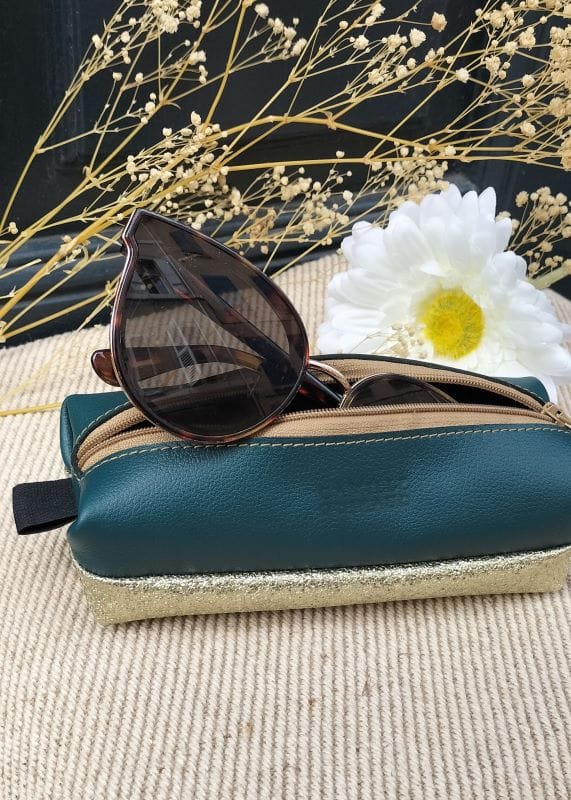 Camille Guiraud trousse bleu canard doré cuir bi-matière