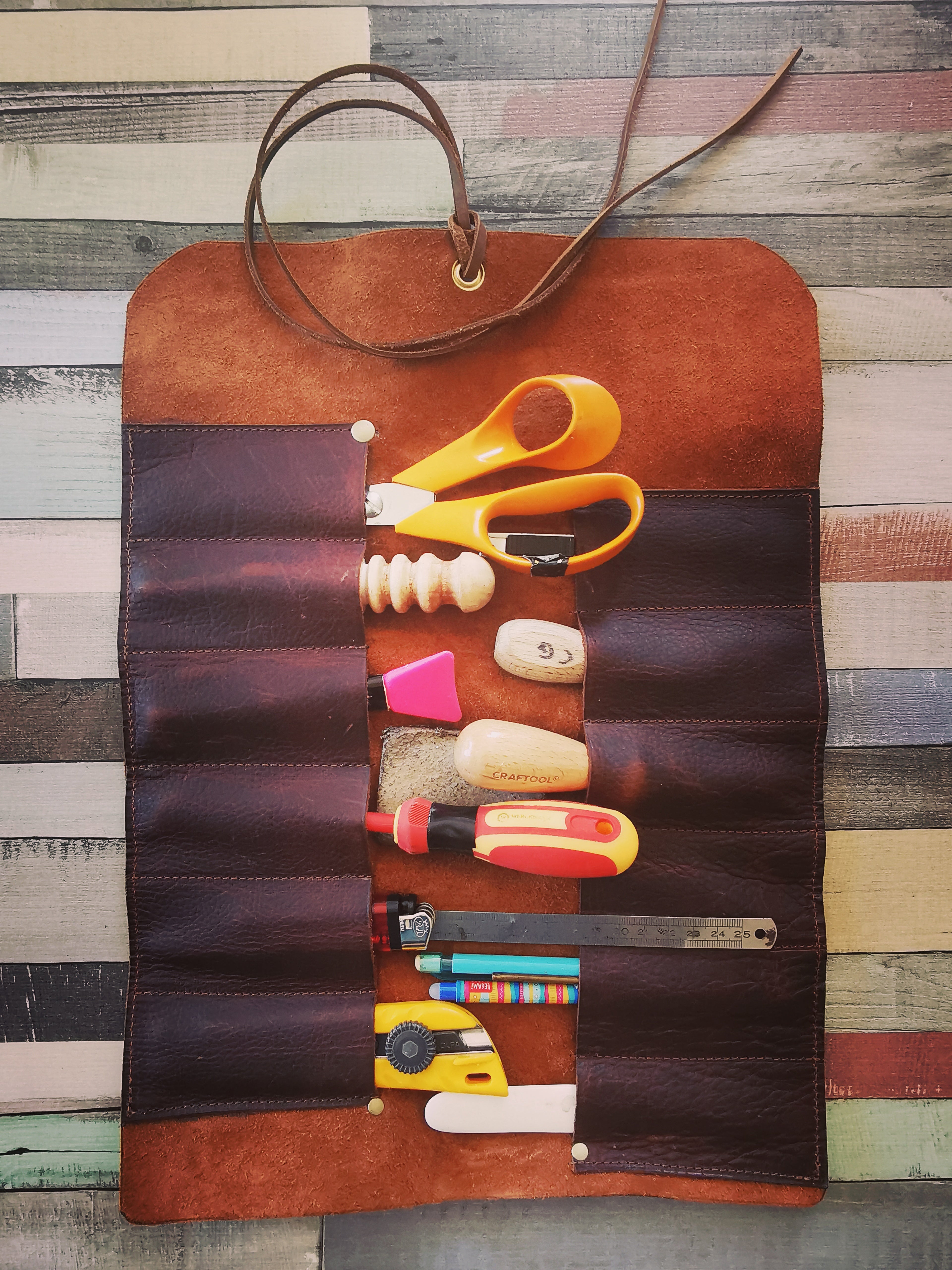 Fleur d’Orage Pochette à outils cuir marron orangé 12 cases