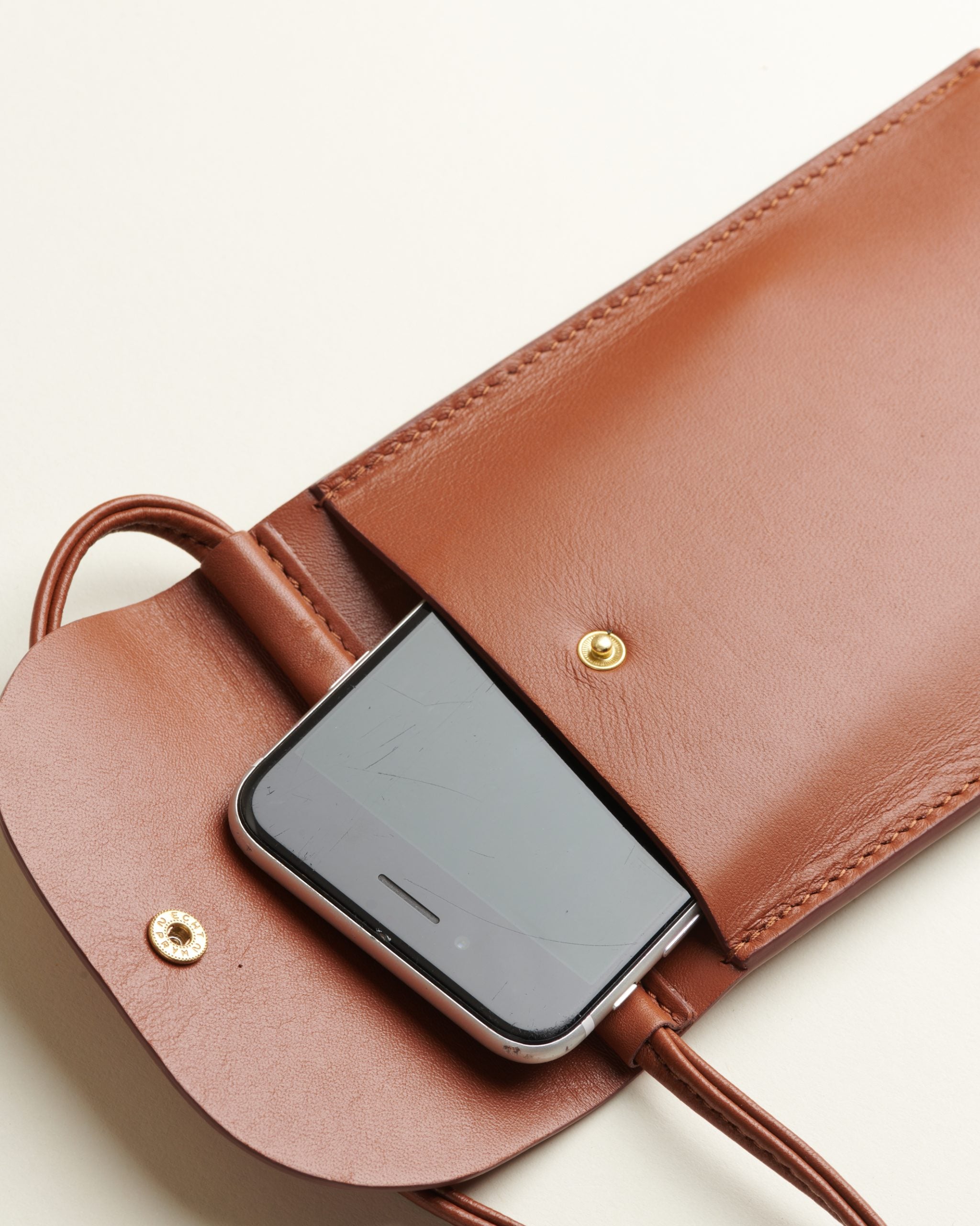 Idoine Cognac pochette smartphone cuir agneau sans initiales