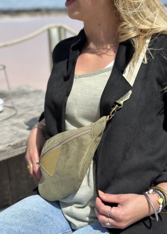 Camille Guiraud Manon kaki doré sac banane cuir