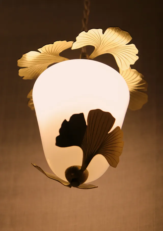 KIM JUDE Botanica Biloba suspension lumineuse laiton LED