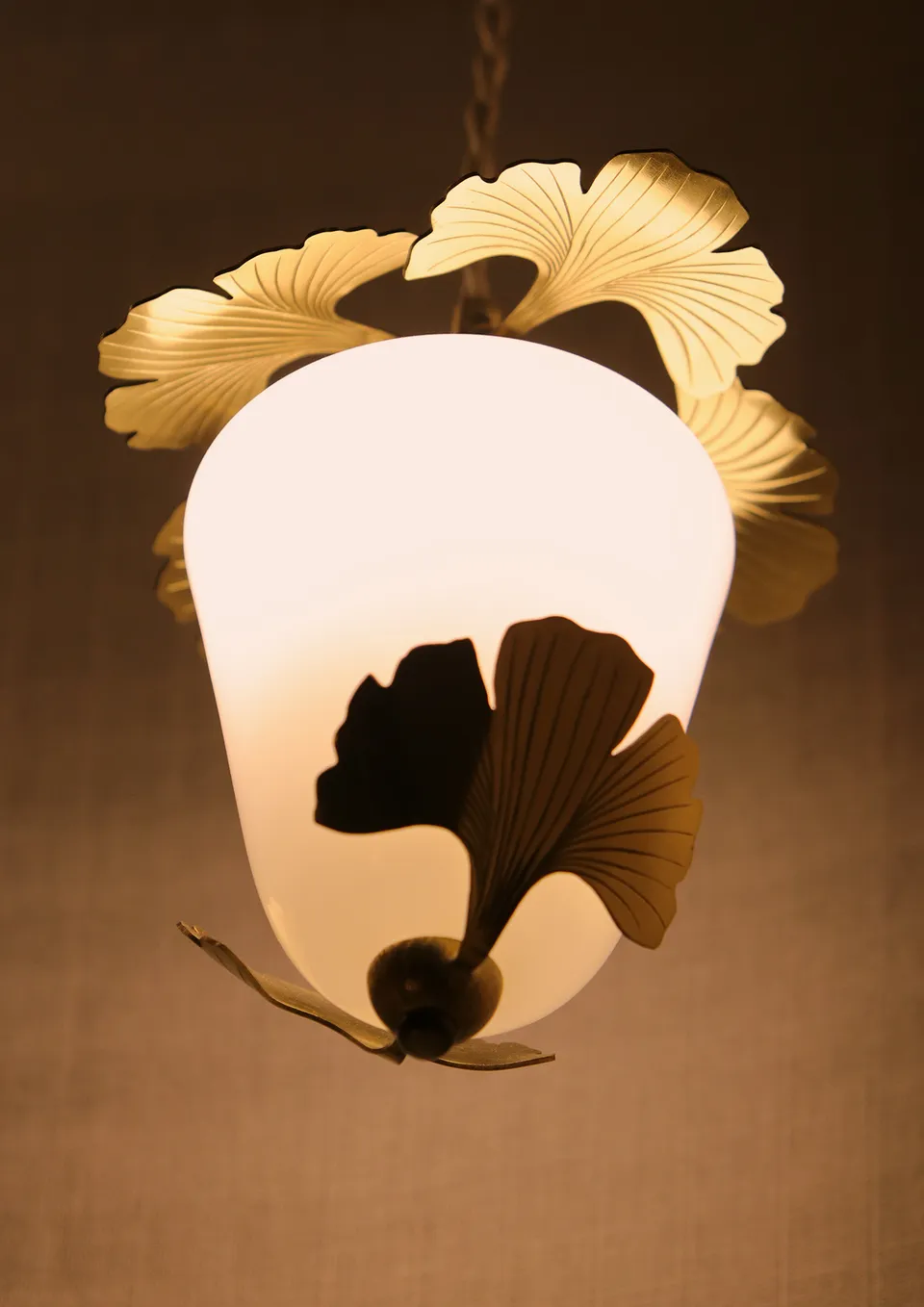 KIM JUDE Botanica Biloba suspension lumineuse laiton LED