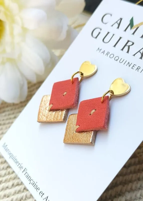 Camille Guiraud Boucles coeur corail rose métallisé cuir
