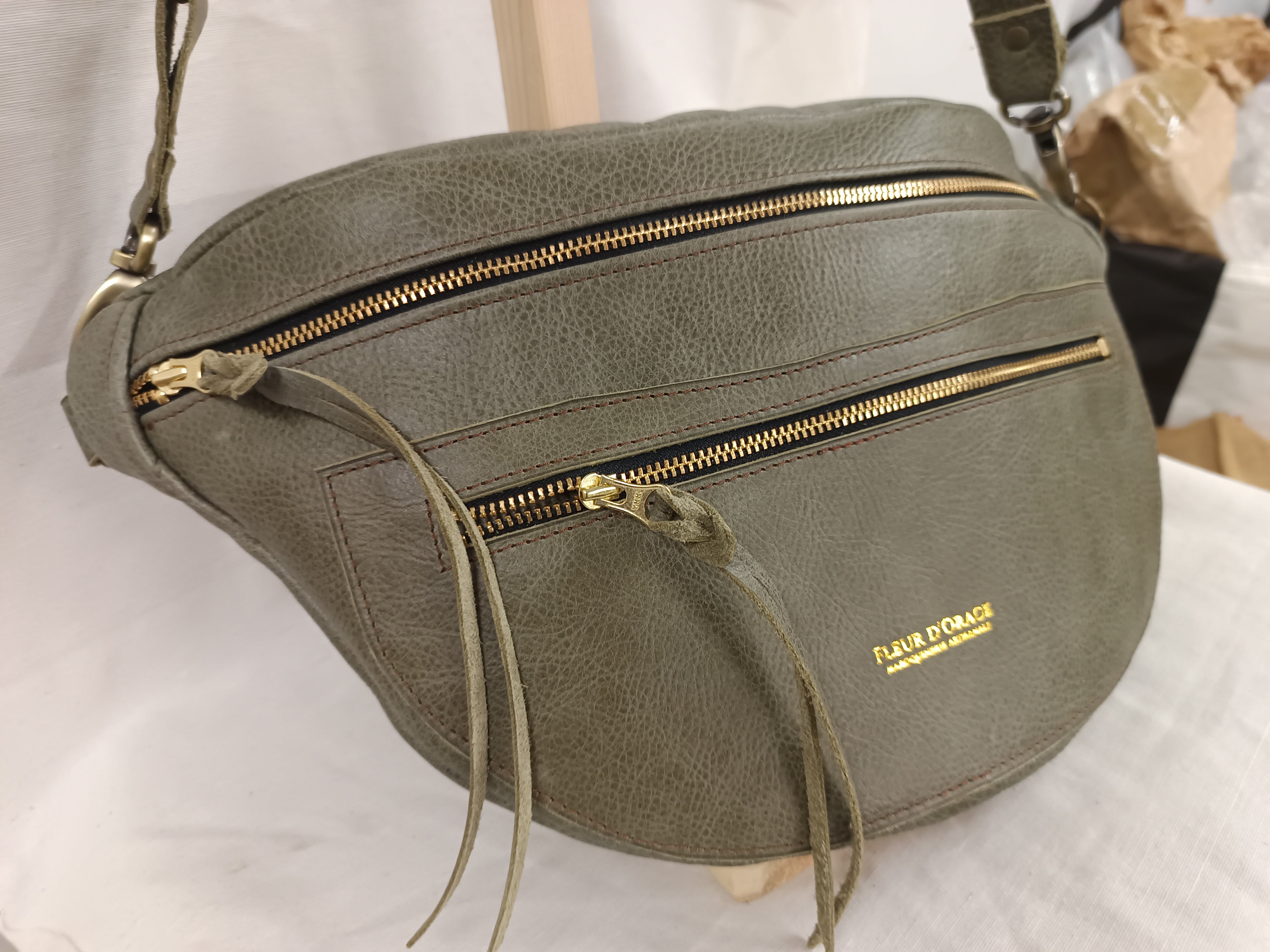 Fleur d’Orage Sac Banane XL banane cuir vert kaki italien
