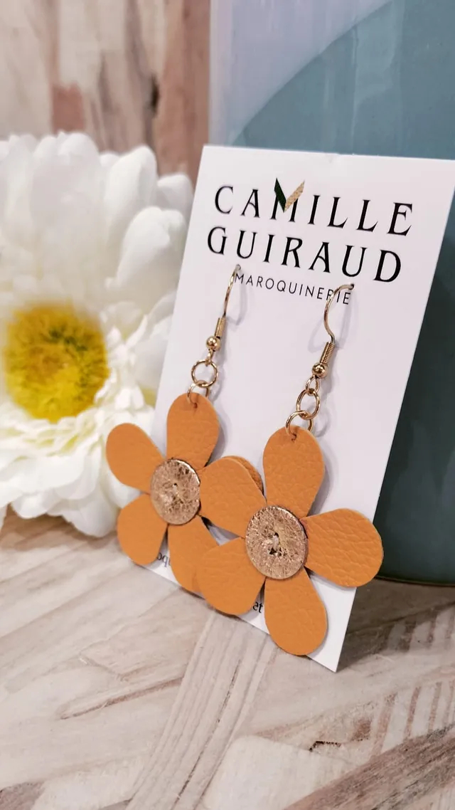Camille Guiraud Marguerite boucles d'oreilles mandarine et doré
