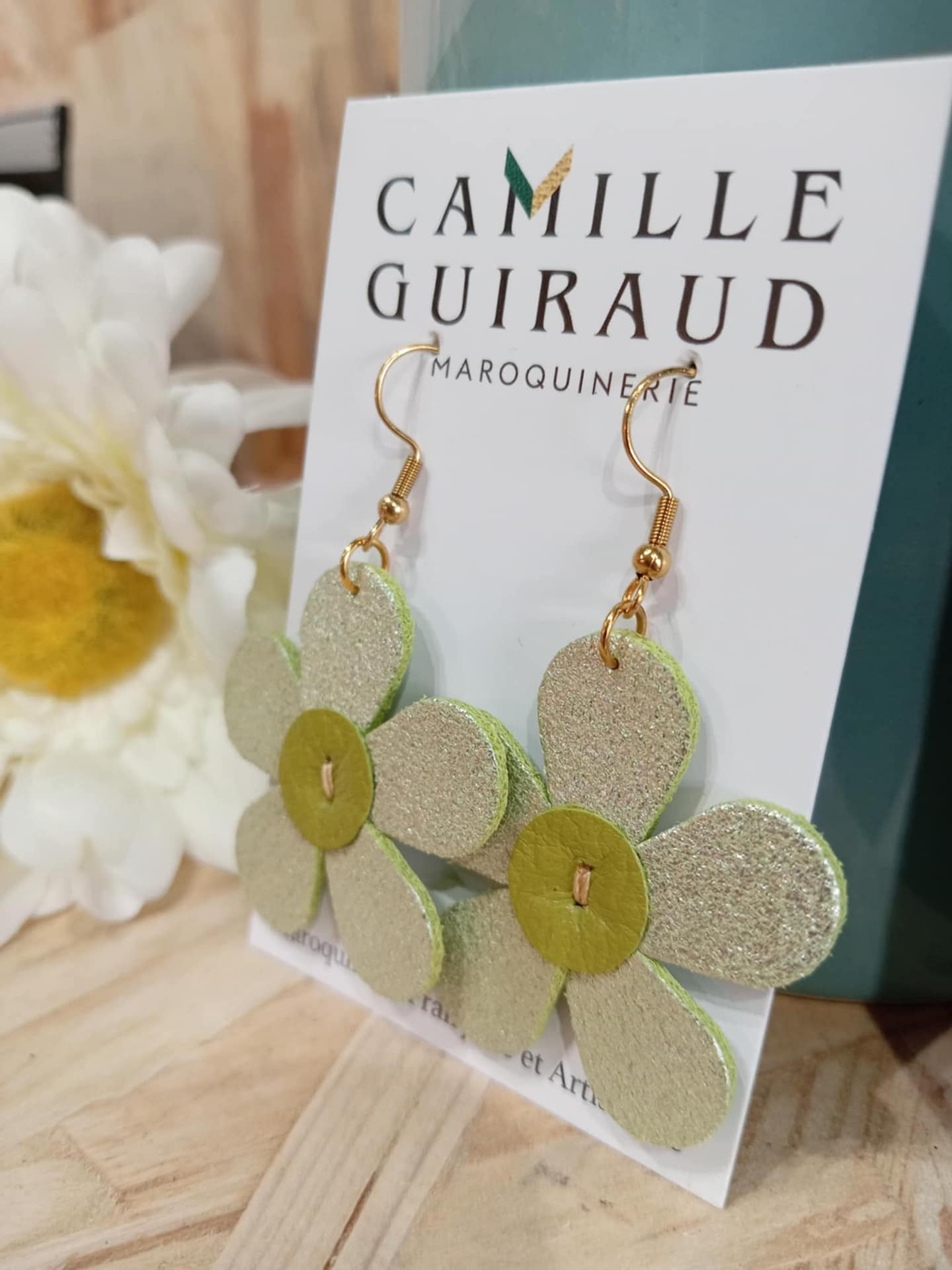 Camille Guiraud Marguerite boucles vert anis paillettes cuir