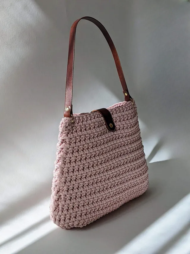 Georgetta Lucie cabas crochet rose poudré lanière cuir