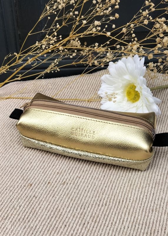 Camille Guiraud Trousse cuir doré caviar trousse maquillage