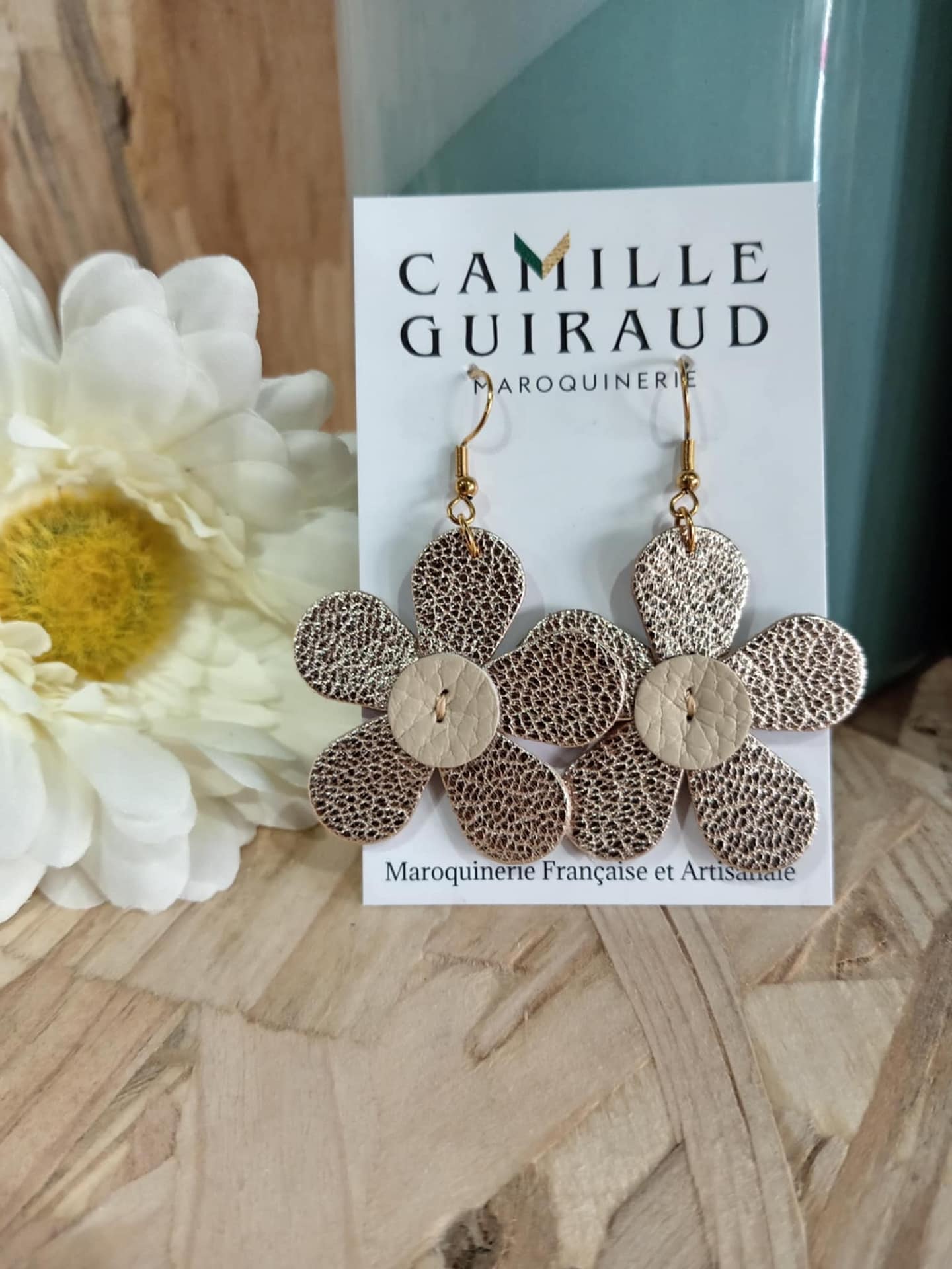 Camille Guiraud Boucles marguerite doré rosé fleur cuir