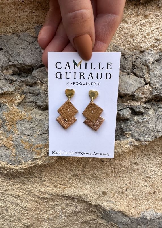 Camille Guiraud coeur boucles d'oreilles camel rose métallisé