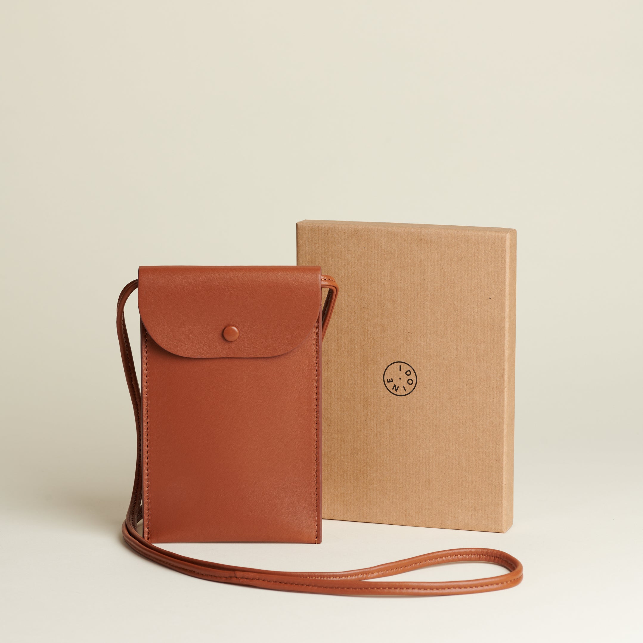 Idoine Cognac pochette smartphone cuir agneau sans initiales