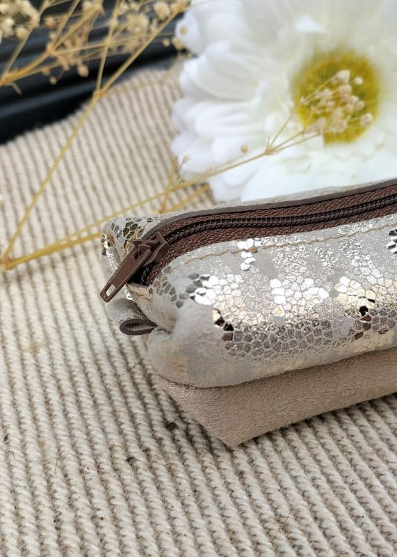 Camille Guiraud Baby-trousse cuir caviar beige alcantara beige