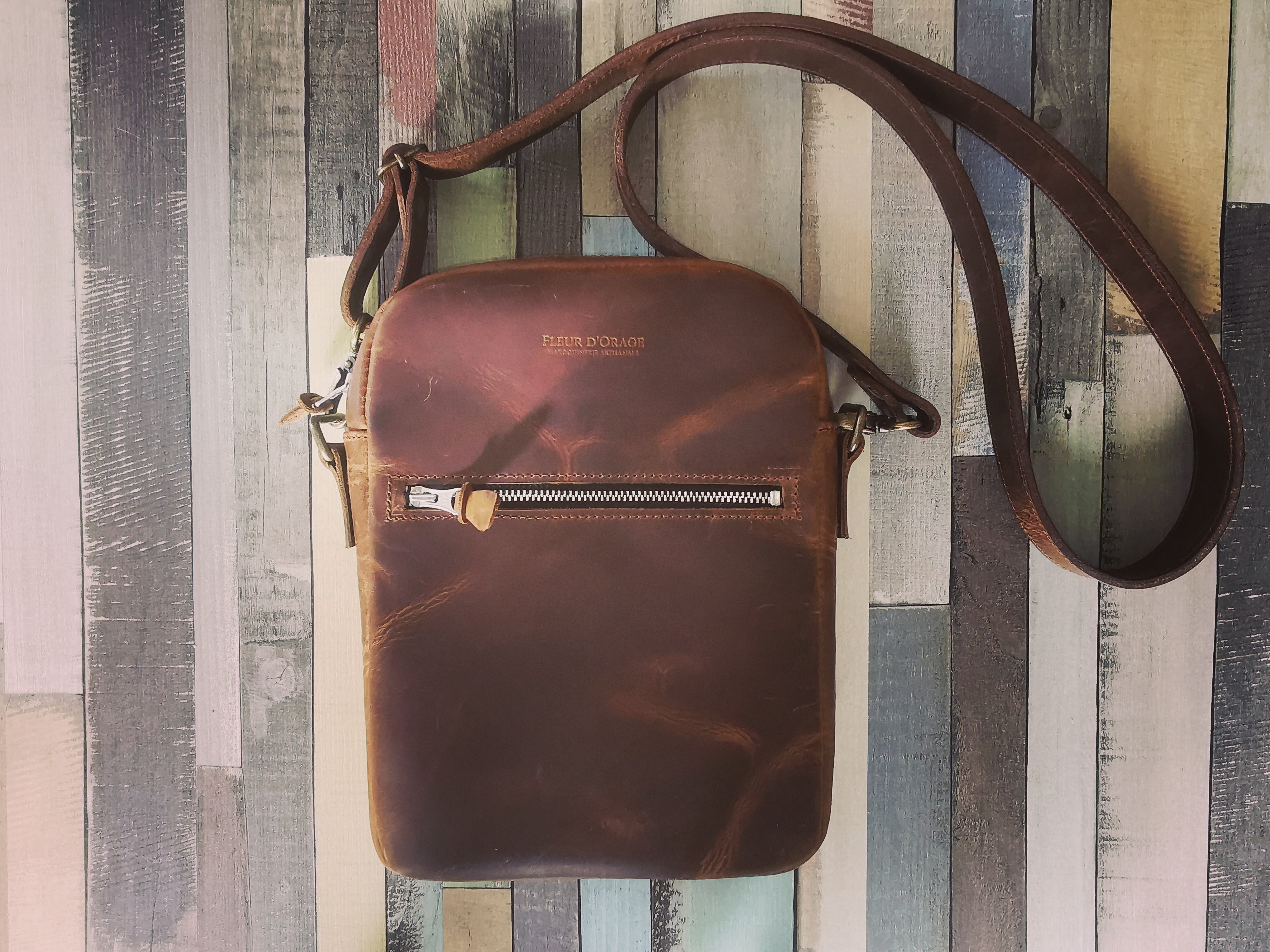 Fleur d’Orage Sacoche Vintage cuir marron orangé téléphone