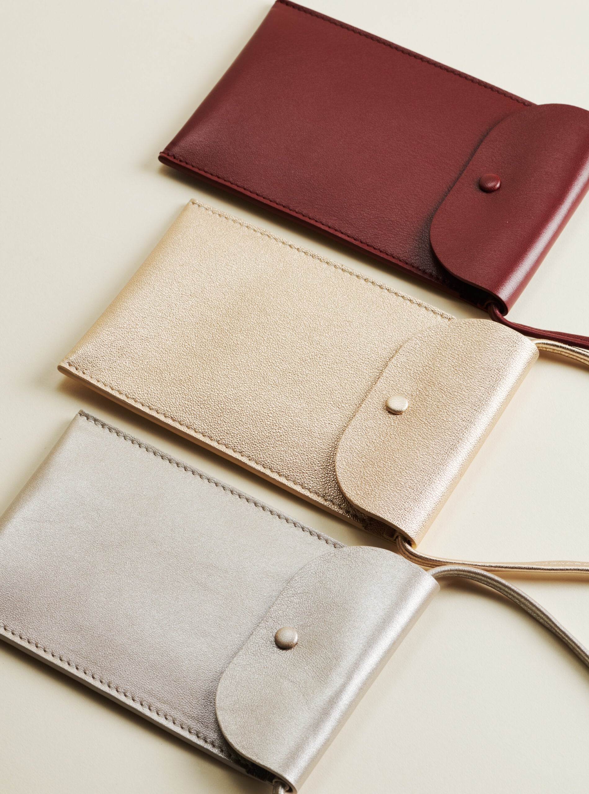 Idoine Pochettes Lac d'argent Smartphone Agneau Gris