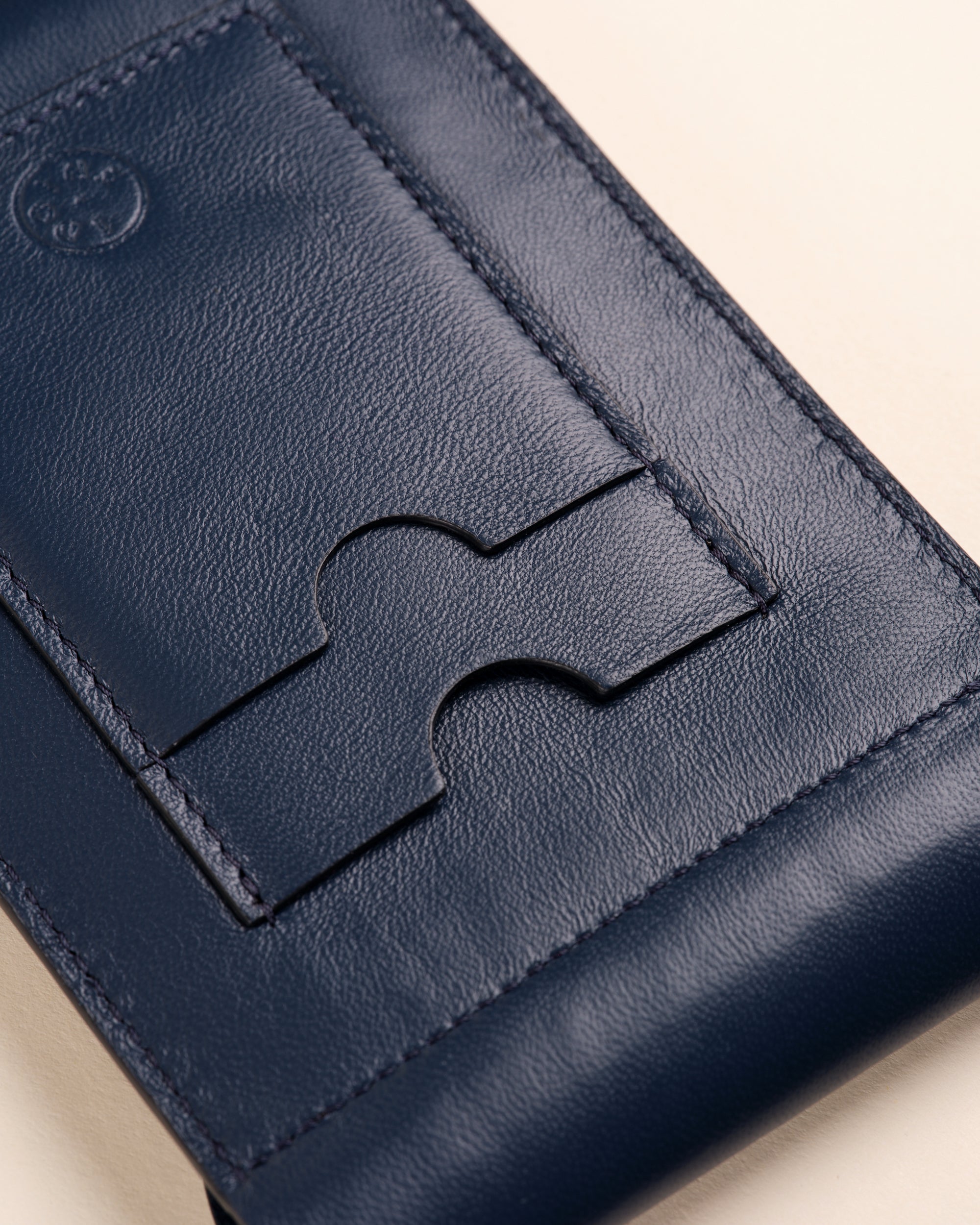 Idoine Bleu Nuit pochette smartphone cuir agneau sans initiales