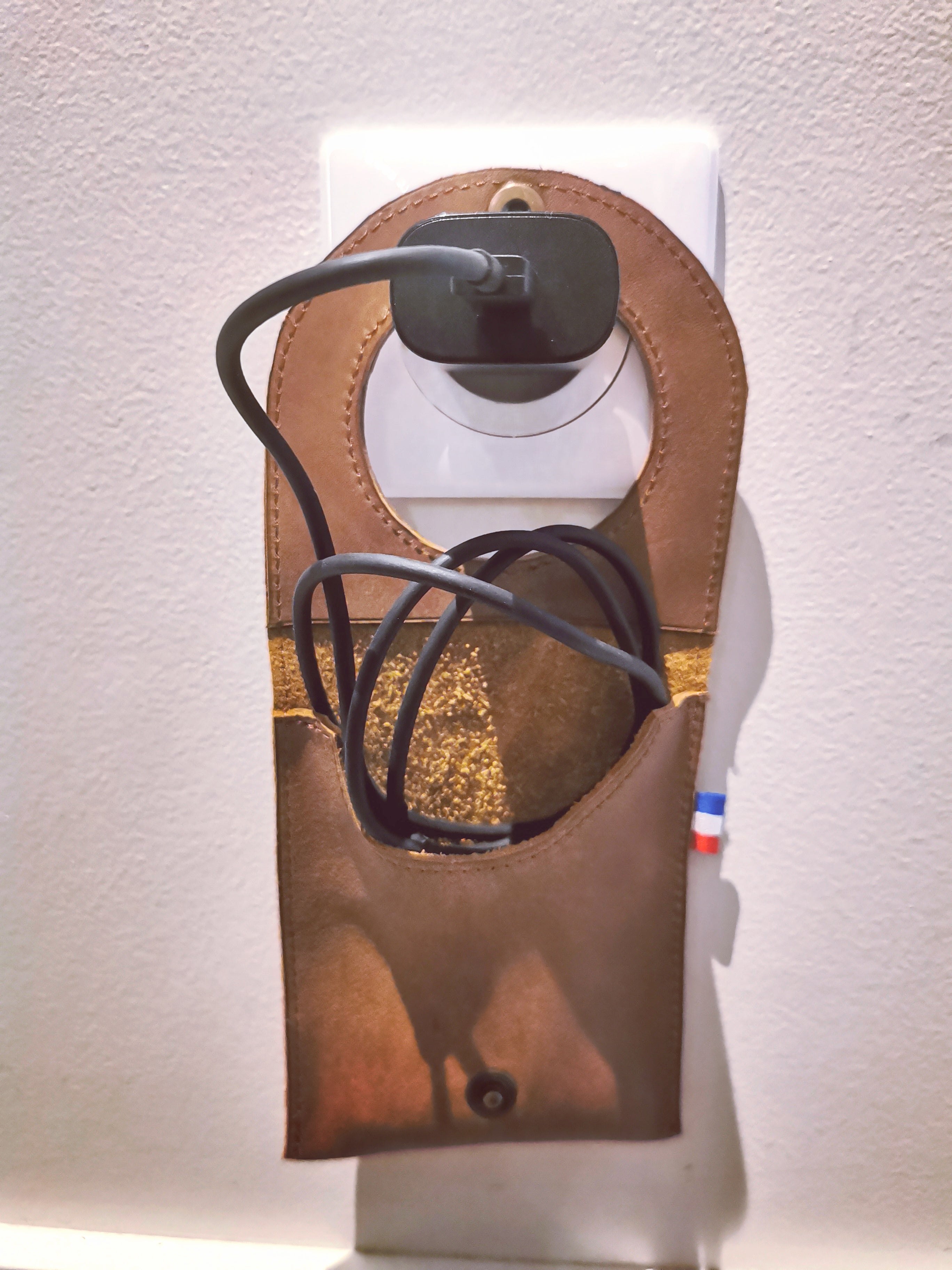 Fleur d'Orage étui chargeur cuir café nubuck